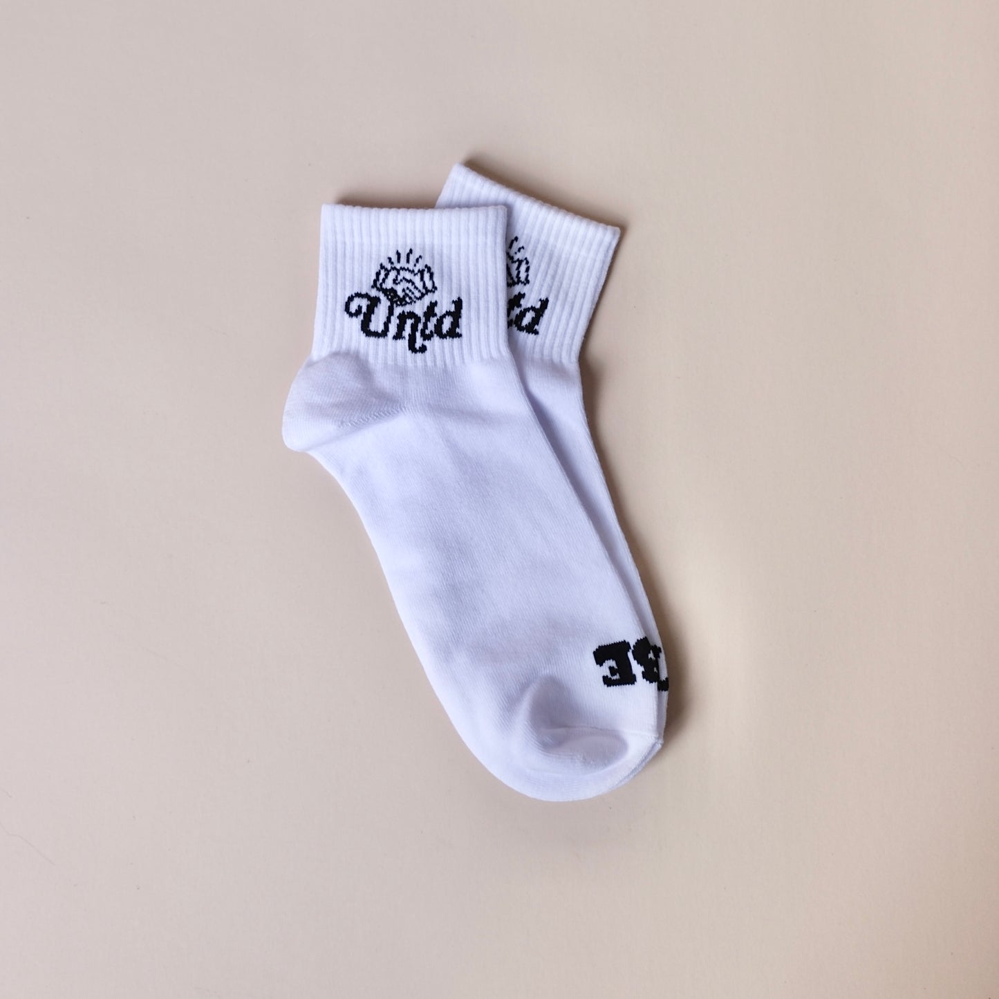 UNTD Logo Mid Cut Crew Socks (White)